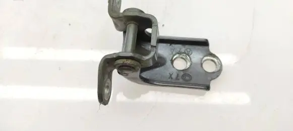 Subaru Tribeca Rear door lower hinge