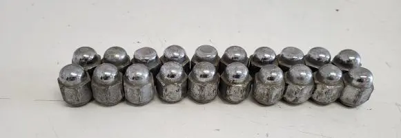 Toyota Corolla Verso AR10 Nuts/bolts 