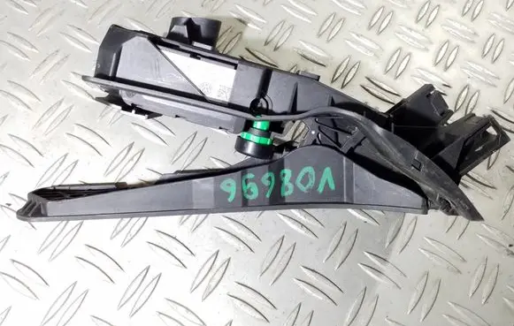 Volkswagen Touran I Accelerator throttle pedal 1T2723503G 6PV00874601