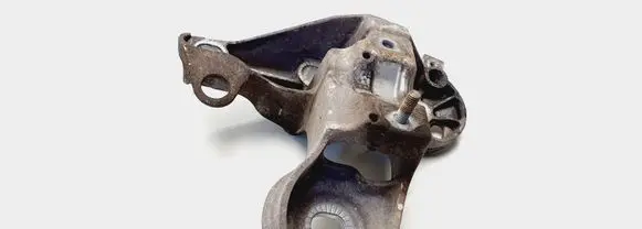 Volkswagen PASSAT B5.5 Engine mounting bracket 8E0199352