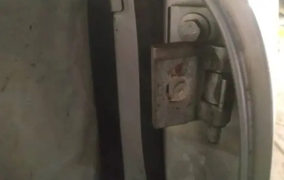 Volvo XC90 Rear door lower hinge