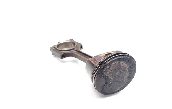 Ford Focus Piston with connecting rod AODA