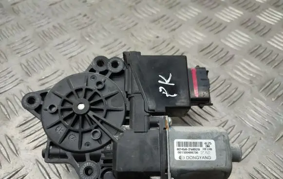 Hyundai Santa Fe Front door window regulator motor 824502W020