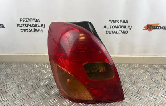 Toyota Corolla Verso E121 Rear/tail lights 1827