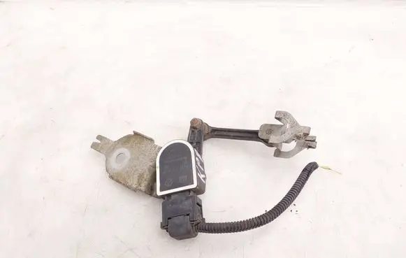 Mercedes-Benz C W205 Air suspension front height level sensor A2229050503
