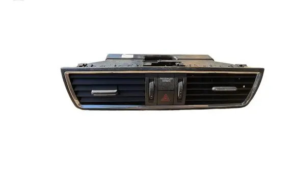 Seat Toledo IV (NH) Dash center air vent grill 5JA820951B 0858100001