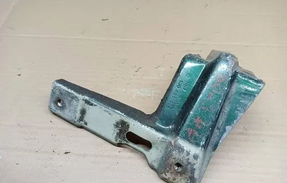 Volkswagen Golf IV Fender mounting bracket 1J0821136