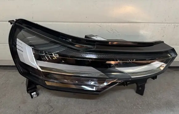 Renault Captur II Headlight/headlamp 260100091R 1EX01671402 00288419