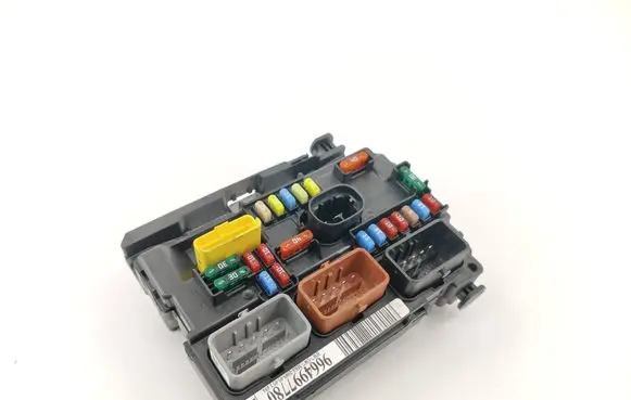 Citroen DS3 Fuse module 9664997780