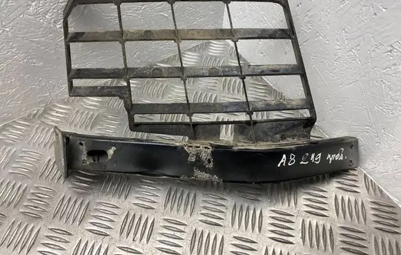 Audi A8 S8 D3 4E Front bumper mounting bracket