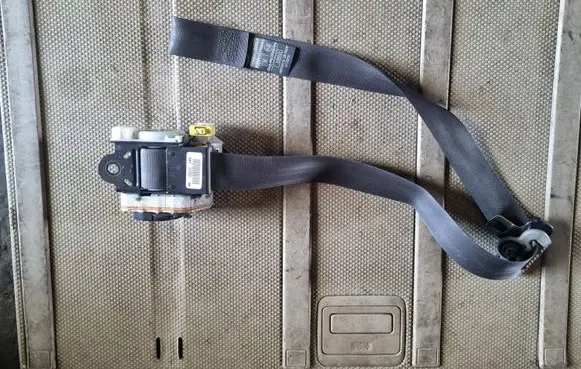 Honda Civic Front seatbelt 040854