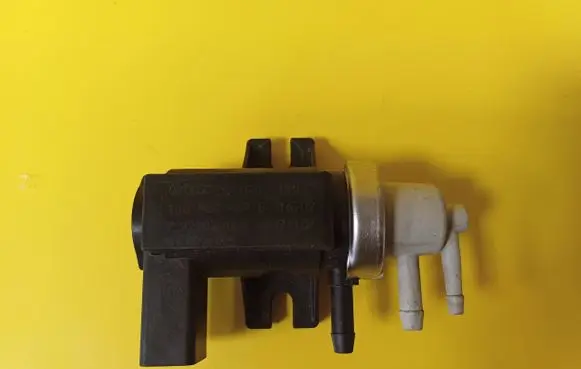 Audi A4 S4 B6 8E 8H Turbo solenoid valve 1J0906627B