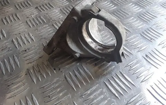 Renault Scenic III - Grand scenic III Driveshaft support bearing bracket 8200801829