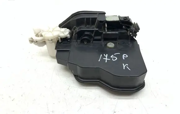 BMW X3 F25 Front door lock 7283627