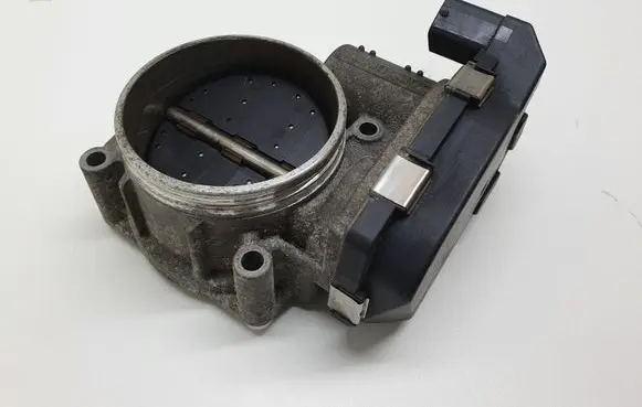BMW 5 E60 E61 Throttle valve 7556118 13547556118 1354755611804
