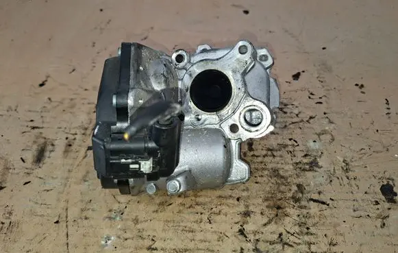 Infiniti Q50 EGR valve A6511400760 A2C83261200