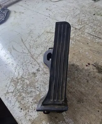 Volkswagen Golf V Accelerator throttle pedal 1K1721503P