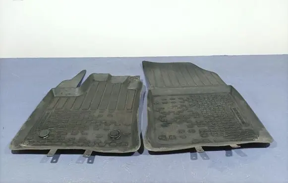 Chevrolet Express Front floor carpet liner 749029672R