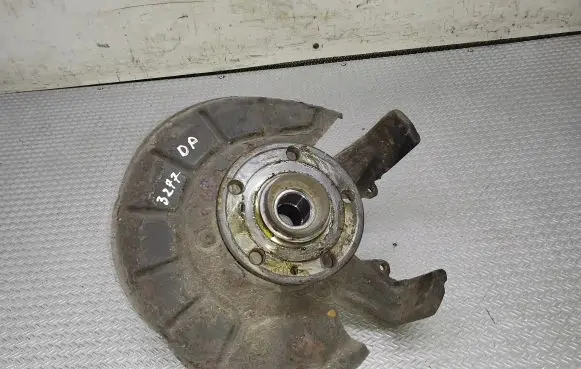 Skoda Octavia Mk2 (1Z) Front wheel hub spindle knuckle