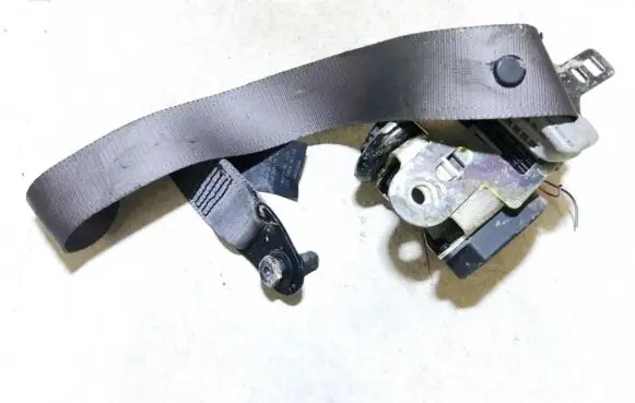 Mazda 323 F Front seatbelt
