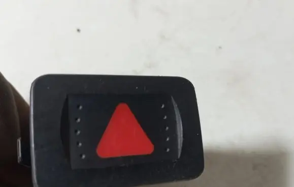 Volkswagen Golf IV Hazard light switch 1J0953235C