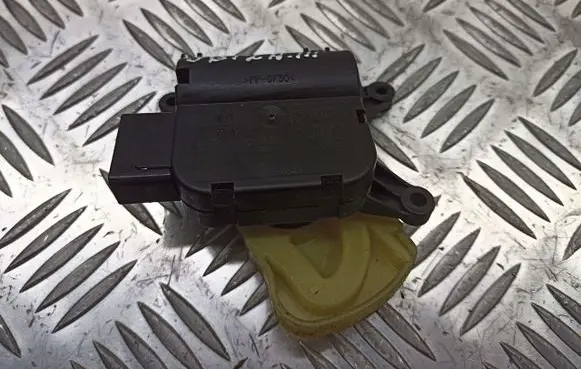 Seat Ibiza III (6L) A/C air flow flap actuator/motor 0130801357