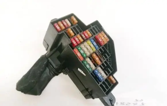 Volkswagen Golf V Fuse box set