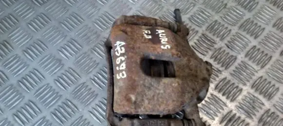 Toyota Auris 150 Front brake caliper