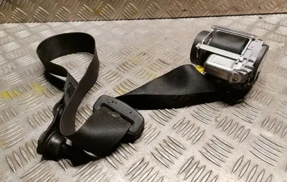 Mercedes-Benz B W245 Front seatbelt 1698608385