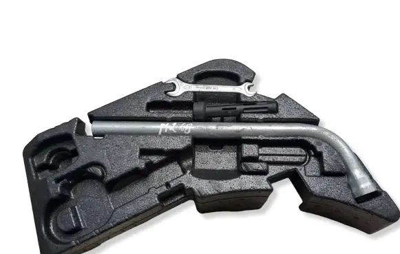 Audi Q7 4L Tool set 4L0011075
