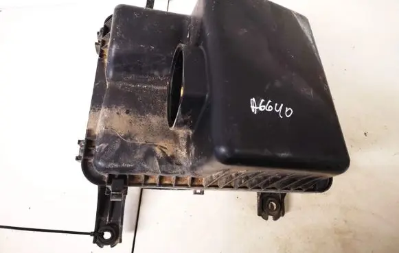 KIA Sorento Air filter box 281103e200