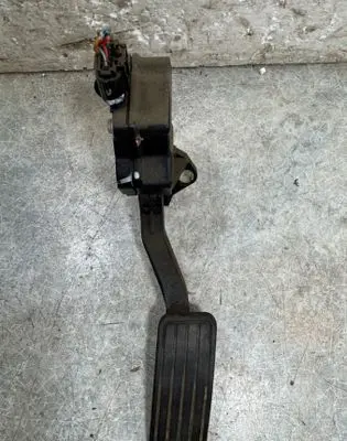 Subaru Legacy Accelerator throttle pedal 36010AG140 1988007120 04M07C00037