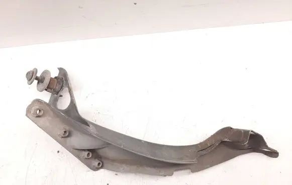 Fender mounting bracket