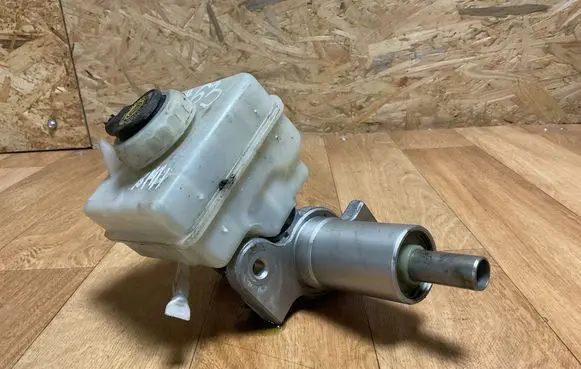 BMW 5 E60 E61 Master brake cylinder 32067179D
