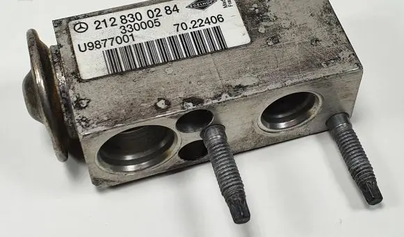 Mercedes-Benz GLK (X204) Air conditioning (A/C) expansion valve 2128300284