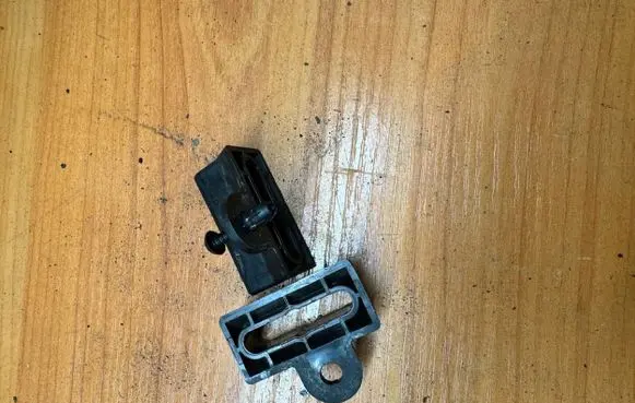 BMW 5 E60 E61 Engine bonnet/hood lock/latch loop/hook 7002012