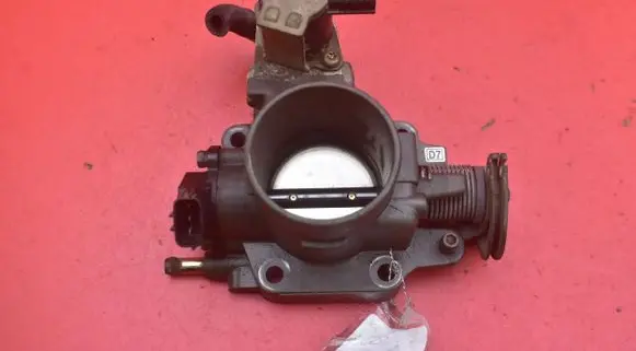 Mazda Premacy Throttle body valve E0T41571