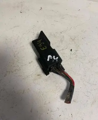 Volkswagen Golf V Glow plug pre-heat relay 038907281D 0281003038