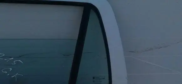 Opel Astra G Rear vent window glass pilka