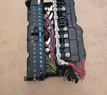 BMW 3 E46 Fuse module 8364542