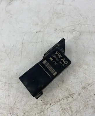 Volkswagen Crafter Glow plug pre-heat relay 038907281D