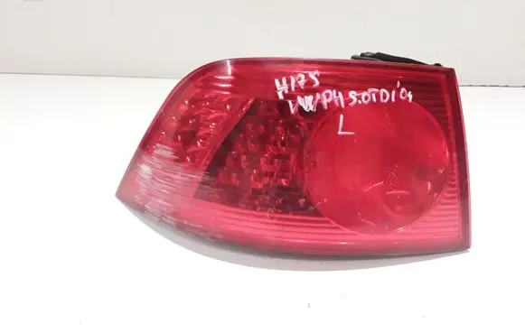 Volkswagen Phaeton Rear/tail lights 333155L
