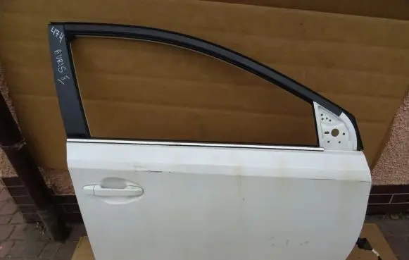 Toyota Auris E180 Front door card panel trim 10681292376JN