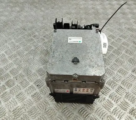 Mercedes-Benz C W205 Hybrid / electric car battery A0009824212 A0009021744
