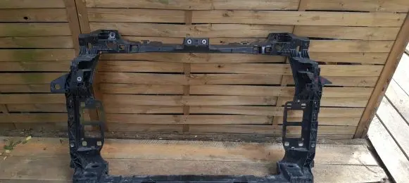 Volkswagen Touareg III Radiator support slam panel