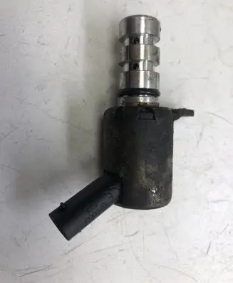 Volkswagen Golf VII Oil pressure sensor 06E115243G