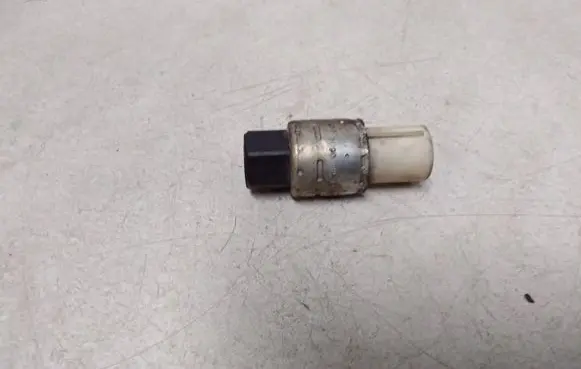 Ford Focus Air conditioning (A/C) pressure sensor 85BW19E561AA