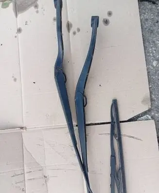 Opel Vectra C Front wiper blade arm 13188260