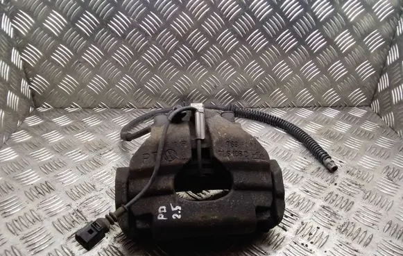 Volkswagen Touareg I Front brake caliper 7L6106D