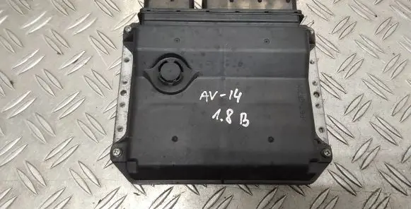 Toyota Avensis T270 Engine control unit/module 8966105G80
